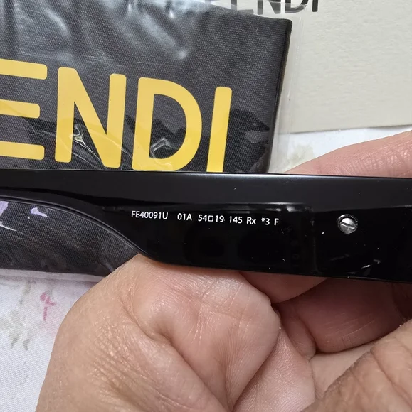 FENDI Fendigraphy Geometric Sunglasses Unisex - Picture 12 of 15